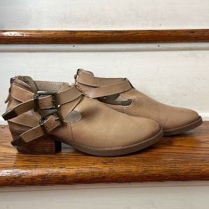 Cutout ankle booties size 6.5